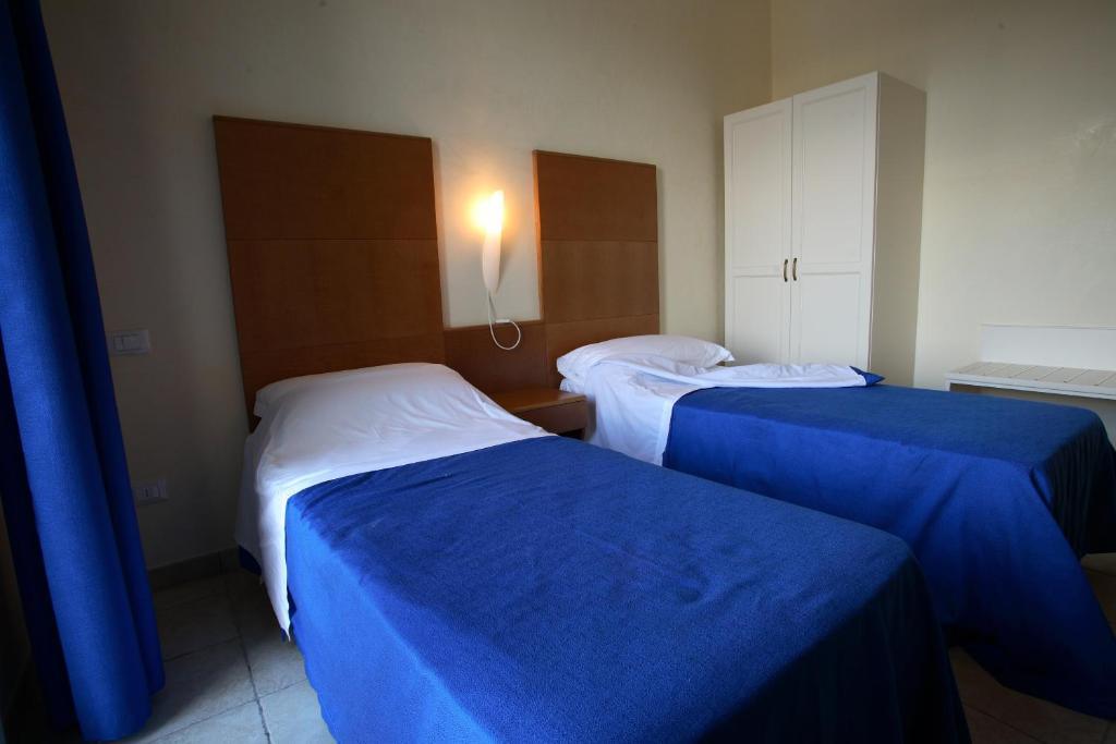 Hotel Resort Portoselvaggio Сант'Изидоро Стая снимка