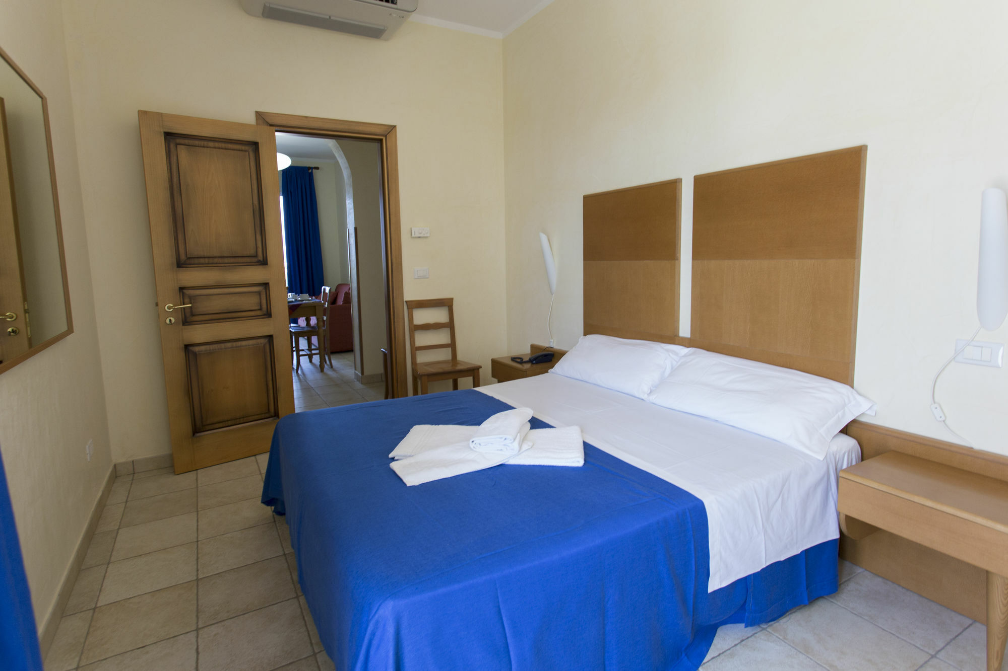 Hotel Resort Portoselvaggio Сант'Изидоро Екстериор снимка